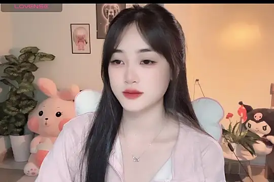 Snapshot of _Aimy_ chatting on November 30, 4:33 pm Aimy online show from November 30, 4:33 pm