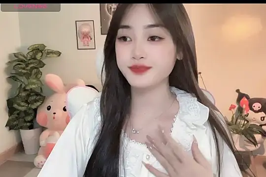 Snapshot of _Aimy_ chatting on December 1, 4:50 am Aimy online show from December 1, 4:50 am