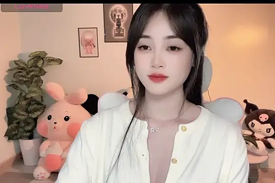 Snapshot of _Aimy_ chatting on December 2, 5:52 pm Aimy online show from December 2, 5:52 pm