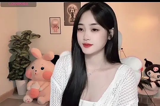 Snapshot of _Aimy_ chatting on December 3, 6:06 pm Aimy online show from December 3, 6:06 pm