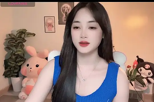 Snapshot of _Aimy_ chatting on December 4, 6:16 pm Aimy online show from December 4, 6:16 pm