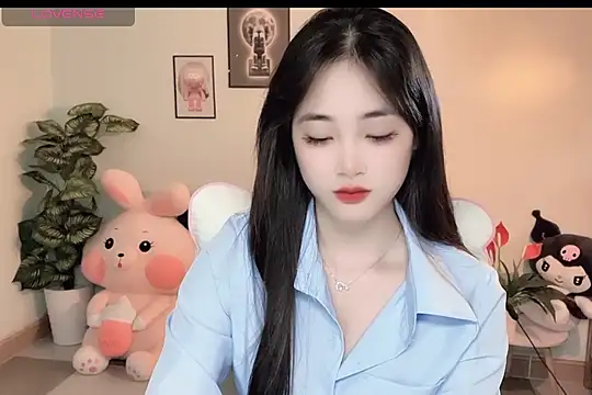 Snapshot of _Aimy_ chatting on December 5, 6:22 am Aimy online show from December 5, 6:22 am