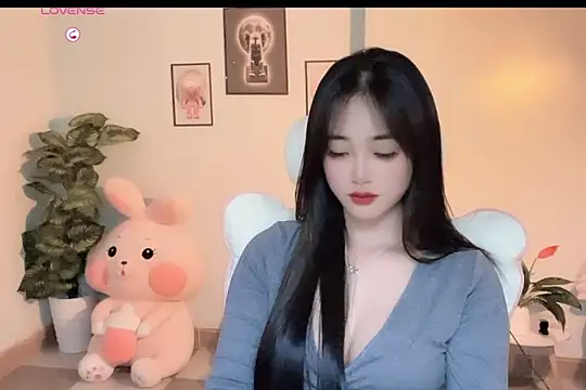 Snapshot of _Aimy_ chatting on December 13, 7:53 pm Aimy online show from December 13, 7:53 pm