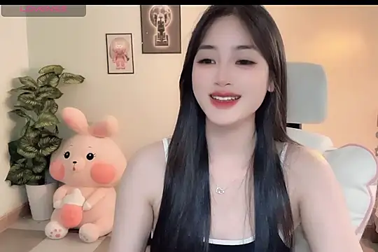 Snapshot of _Aimy_ chatting on December 14, 7:58 am Aimy online show from December 14, 7:58 am