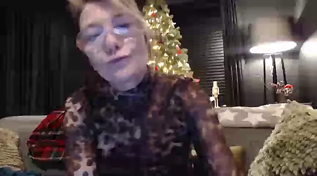 Snapshot of godinflower chatting on December 16, 5:00 pm godinflower online show from December 16, 5:00 pm