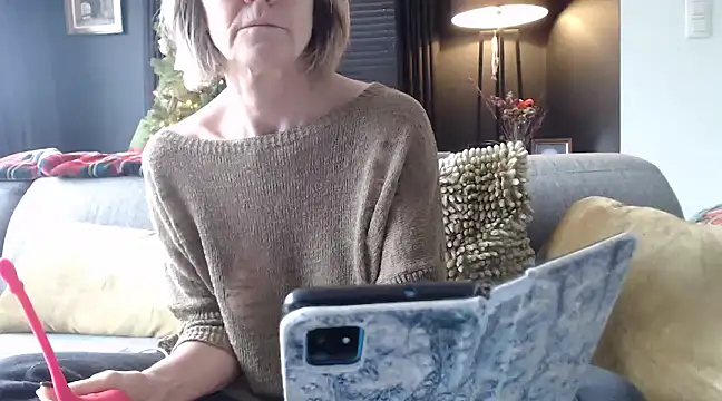 Snapshot of godinflower chatting on December 27, 10:12 am godinflower online show from December 27, 10:12 am