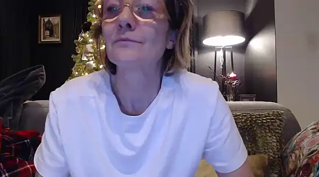 Snapshot of godinflower chatting on January 2, 8:24 pm godinflower online show from January 2, 8:24 pm