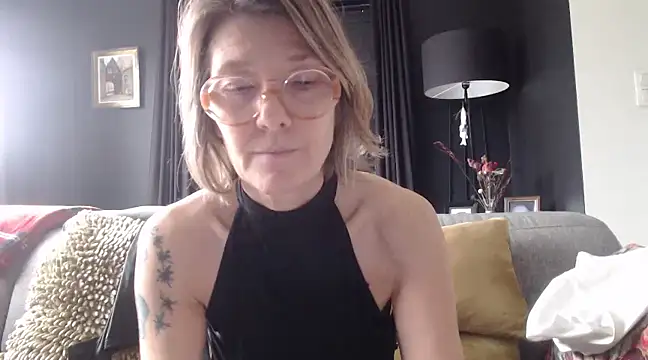 Snapshot of godinflower chatting on January 18, 1:29 pm godinflower online show from January 18, 1:29 pm