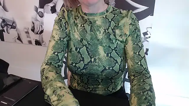 Snapshot of godinflower chatting on February 14, 1:29 pm godinflower online show from February 14, 1:29 pm