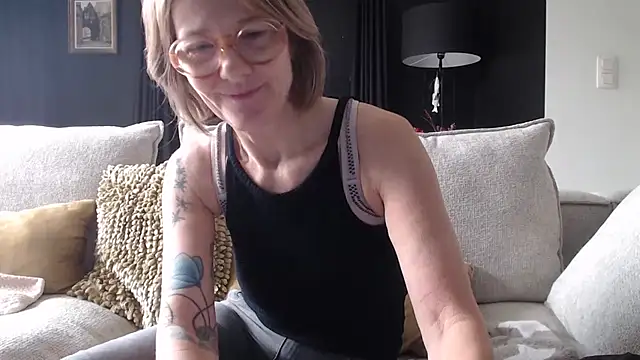 Snapshot of godinflower chatting on February 25, 1:17 pm godinflower online show from February 25, 1:17 pm