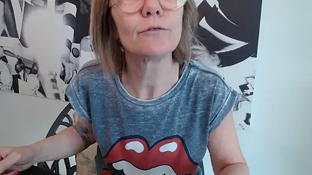 Snapshot of godinflower chatting on March 11, 11:01 am godinflower online show from March 11, 11:01 am