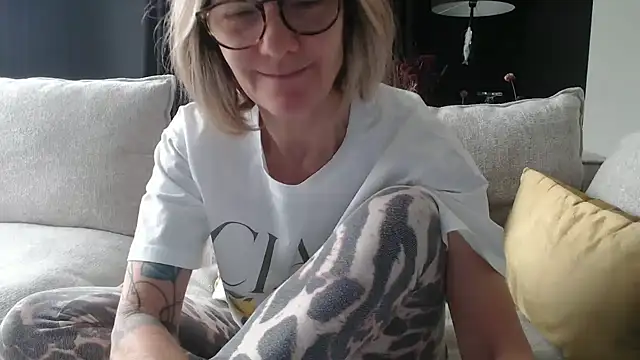 Snapshot of godinflower chatting on September 17, 8:27 am godinflower online show from September 17, 8:27 am