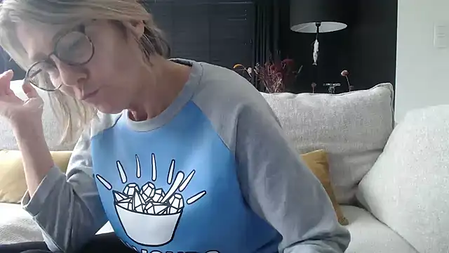 Snapshot of godinflower chatting on September 18, 11:56 am godinflower online show from September 18, 11:56 am