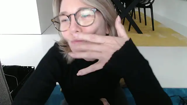 Snapshot of godinflower chatting on October 7, 3:42 pm godinflower online show from October 7, 3:42 pm