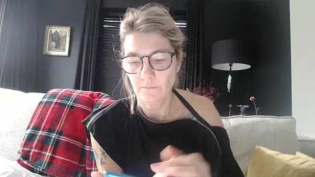 Snapshot of godinflower chatting on October 10, 7:29 am godinflower online show from October 10, 7:29 am