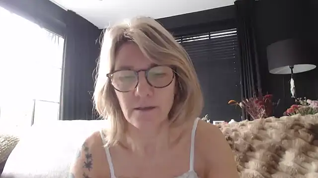 Snapshot of godinflower chatting on October 21, 8:48 am godinflower online show from October 21, 8:48 am