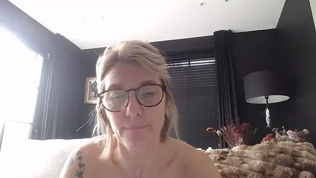 Snapshot of godinflower chatting on October 23, 12:15 pm godinflower online show from October 23, 12:15 pm