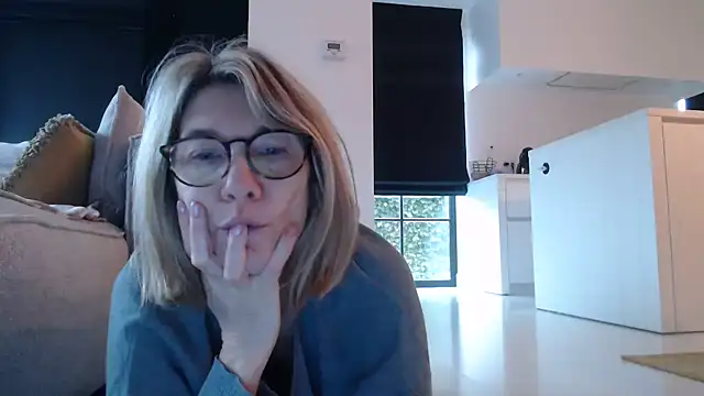 Snapshot of godinflower chatting on November 13, 8:57 am godinflower online show from November 13, 8:57 am