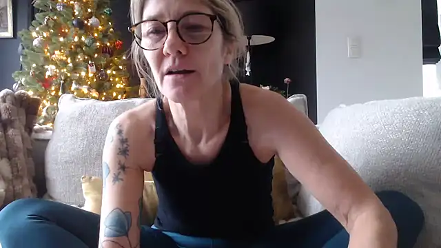 Snapshot of godinflower chatting on December 1, 1:16 pm godinflower online show from December 1, 1:16 pm