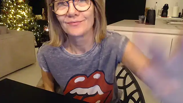 Snapshot of godinflower chatting on December 14, 4:23 pm godinflower online show from December 14, 4:23 pm