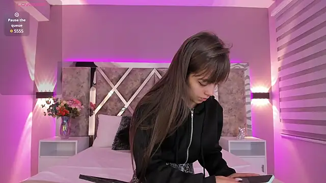 AmmyJones  online show from March 6, 6:16 pm