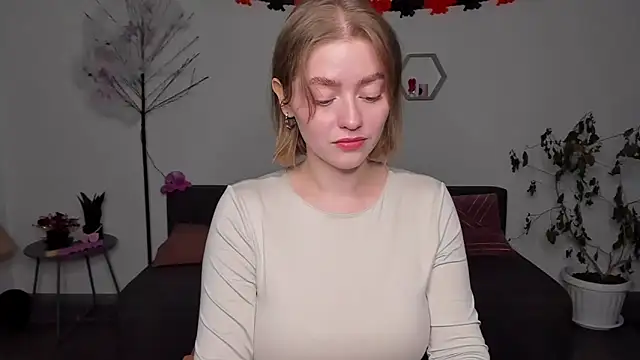 AidaPerry online show from December 10, 1:44 pm