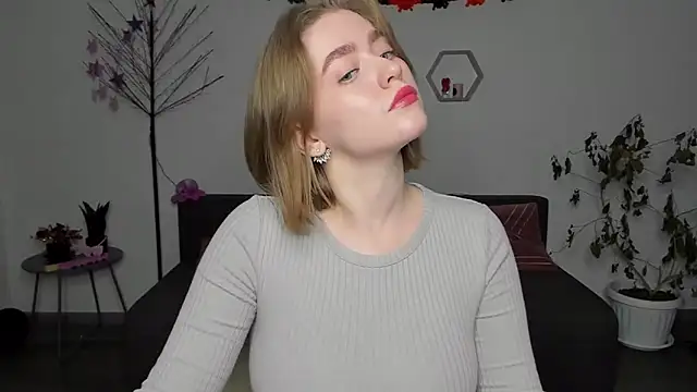 AidaPerry online show from December 11, 2:22 pm