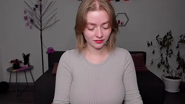 AidaPerry online show from December 11, 5:37 pm