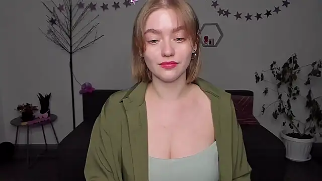 AidaPerry online show from December 14, 3:25 pm