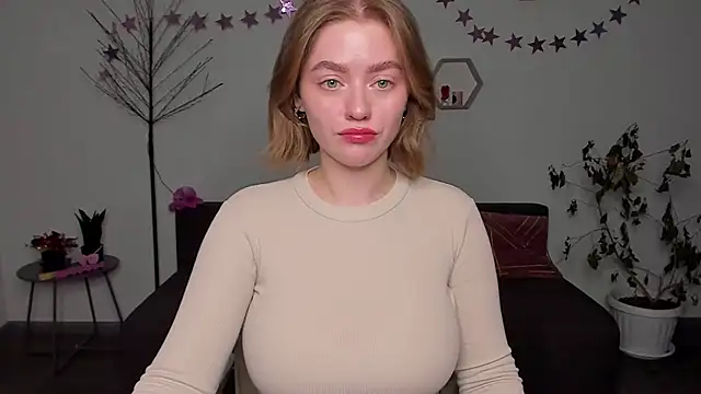 AidaPerry online show from December 22, 1:55 pm