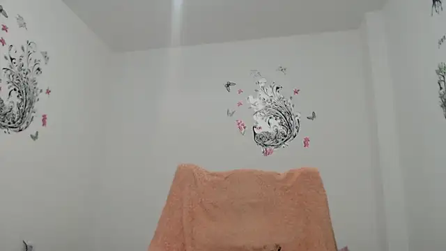 BustyAmanda online show from December 19, 1:07 pm