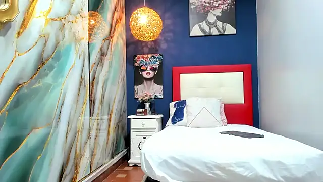 BustyAmanda online show from November 11, 8:09 pm