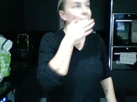 scrummymummy2 online show from December 16, 9:25 am