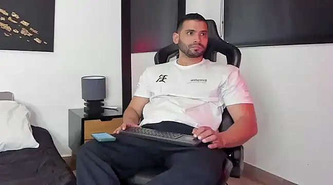 Dereck vega online show from December 7, 9:22 pm