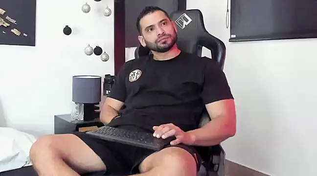 Dereck vega online show from December 11, 9:55 pm