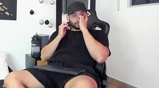 Dereck vega online show from December 13, 1:04 am