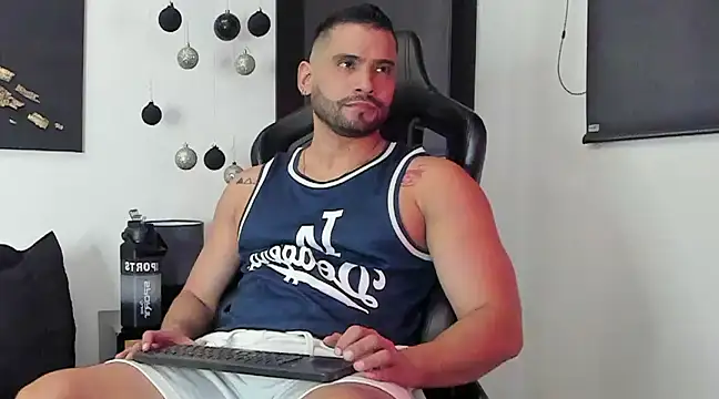 Dereck vega online show from December 19, 9:49 pm