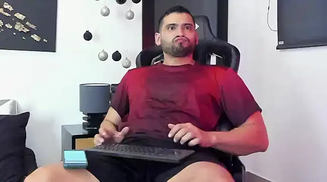 Dereck vega online show from December 27, 9:00 pm