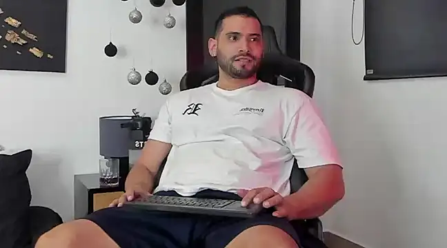 Dereck vega online show from December 29, 8:37 pm