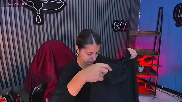 Nahiajhonson  online show from February 26, 12:15 pm