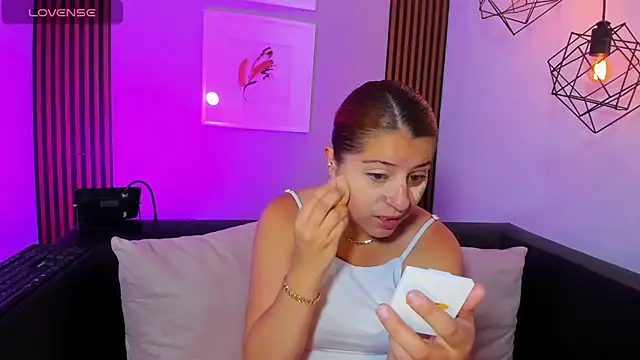 Nahiajhonson  online show from March 23, 12:20 pm