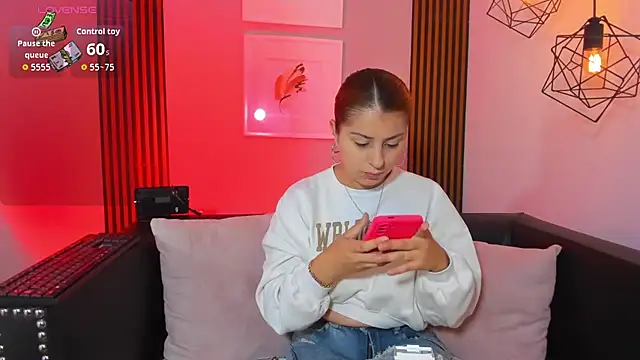 Nahiajhonson  online show from March 27, 1:11 pm