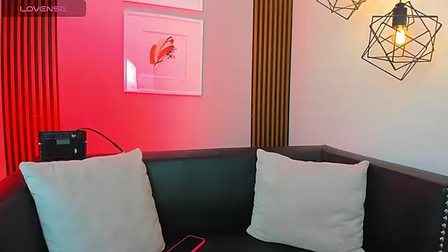 Nahiajhonson  online show from March 28, 12:27 pm