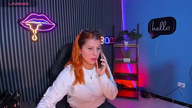 Nahiajhonson  online show from April 21, 12:44 pm