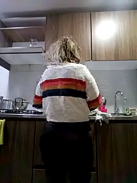 coral smitth online show from December 3, 6:39 pm