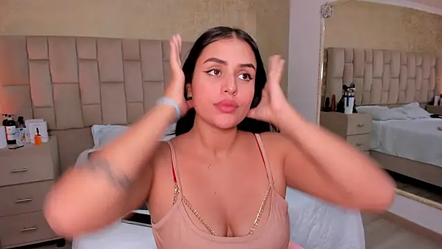 EmmaTorres  online show from February 6, 5:25 am