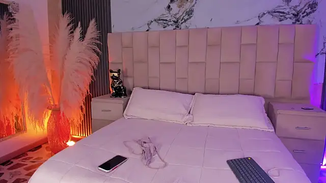 EmmaTorres  online show from March 29, 8:09 pm