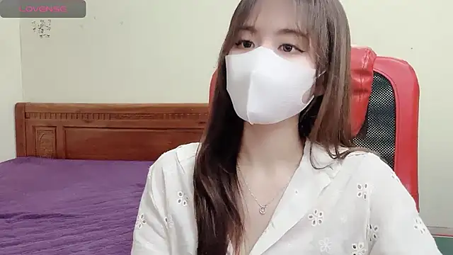 Snapshot of TrinhH_Nabbi chatting on February 27, 1:28 pm TrinhH Nabbi online show from February 27, 1:28 pm