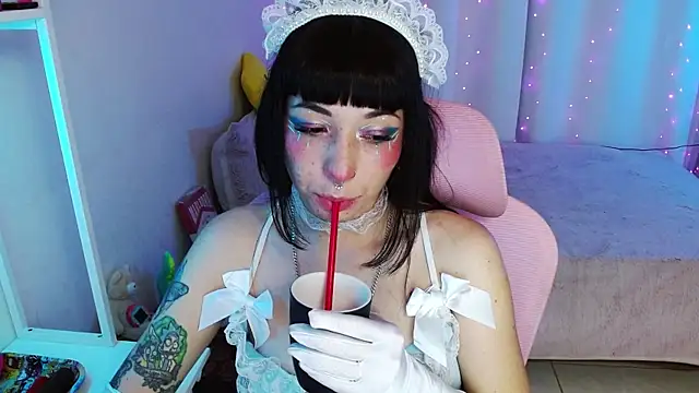 Snapshot of mily_milk_ chatting on March 19, 7:51 am mily milk online show from March 19, 7:51 am