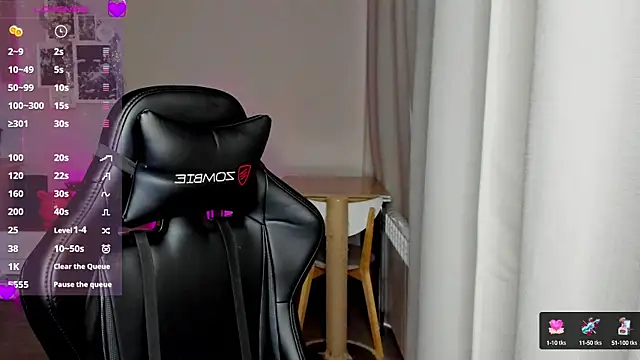 Snapshot of Sm0ly chatting on December 13, 5:05 am Sm0ly online show from December 13, 5:05 am